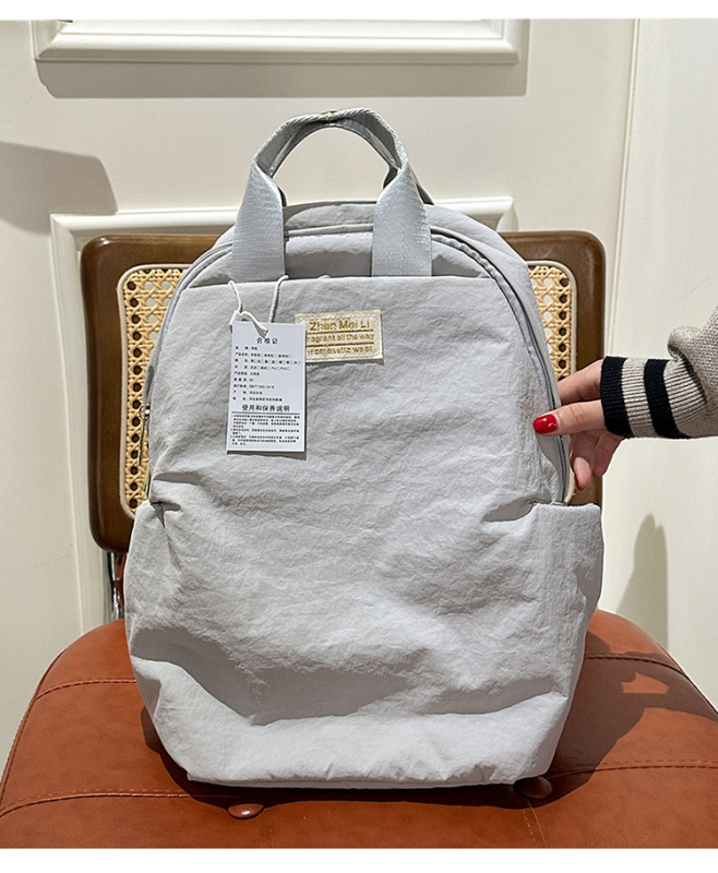 Rucsac Dicarlo din nylon pentru deplasări zilnice, rezistent la apă, capacitate sub 20 L, bretele curbate, căptușeală poliester