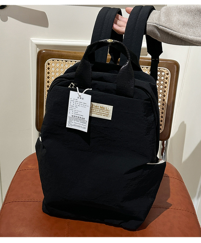 Rucsac Dicarlo din nylon pentru deplasări zilnice, rezistent la apă, capacitate sub 20 L, bretele curbate, căptușeală poliester