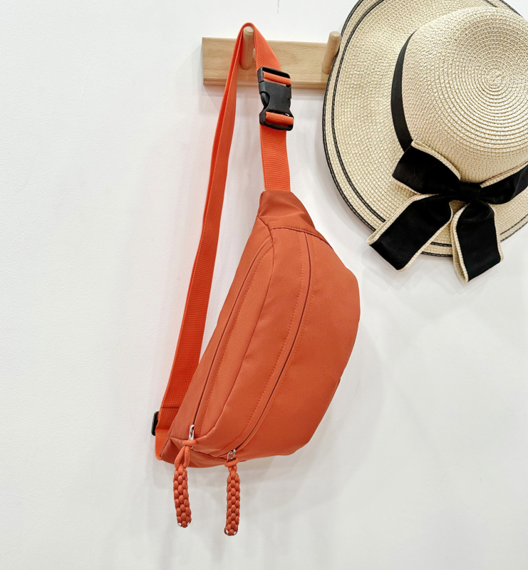 Crossbody torba za sport, poliester, ljeto 2025, zatvarač, unutarnji džepovi za telefon i dokumente