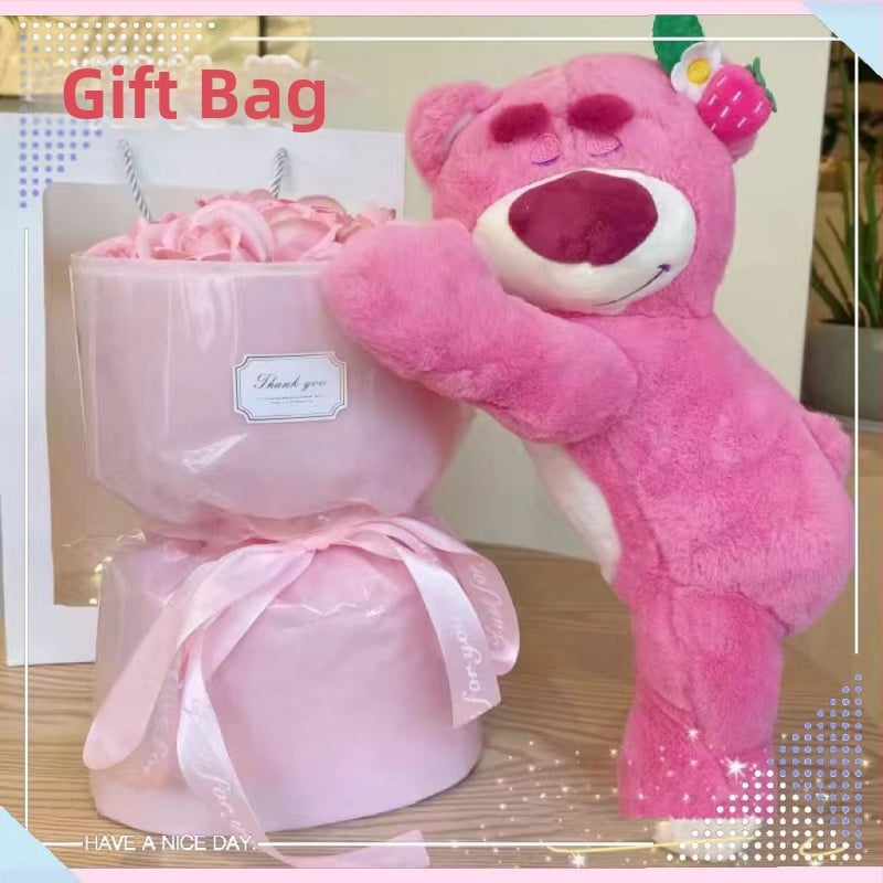 Sapuninių gėlių puokštė su Strawberry Bear lėlyte – animacinio stiliaus dovanos puokštė draugei