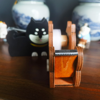 Ξύλινος διανομέας ταινιών με σχέδιο Σίμπα Ινού – καλλιτεχνικό διακοσμητικό γραφείου, 54 g