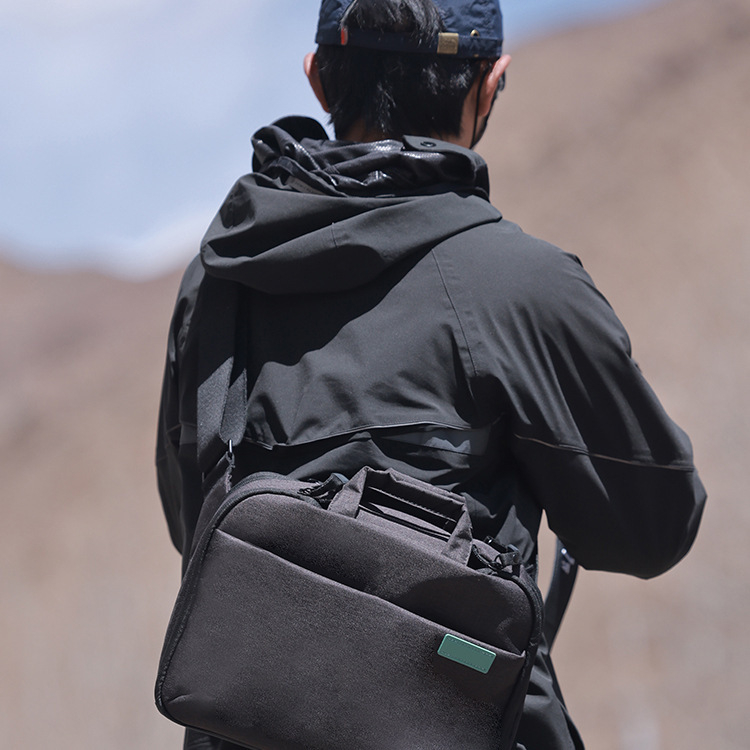 SLR fotoaparato krepšys – atsparus vandeniui, labai lengvas, izoliacija; poliesteris, išlenktas pečių diržas