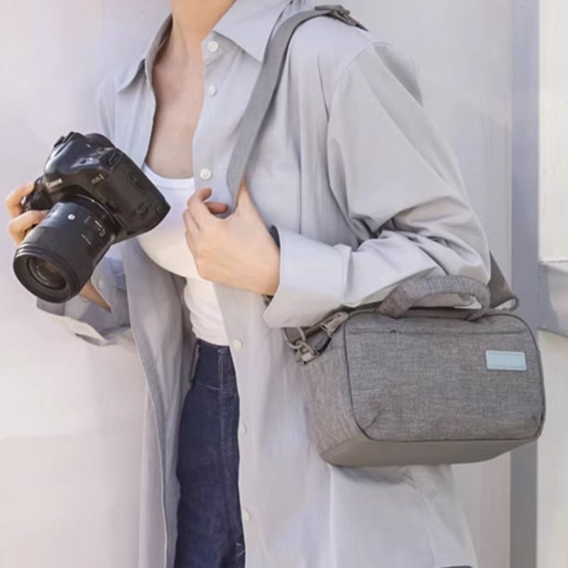 SLR fotoaparato krepšys – atsparus vandeniui, labai lengvas, izoliacija; poliesteris, išlenktas pečių diržas