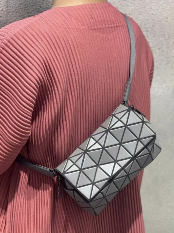BAOBAO cilindrična crossbody torba s poklopcem, PVC, magnetsko zatvaranje, gradski stil