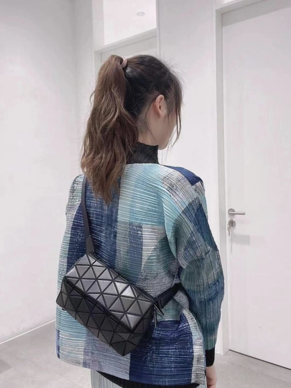 BAOBAO cilindrična crossbody torba s poklopcem, PVC, magnetsko zatvaranje, gradski stil