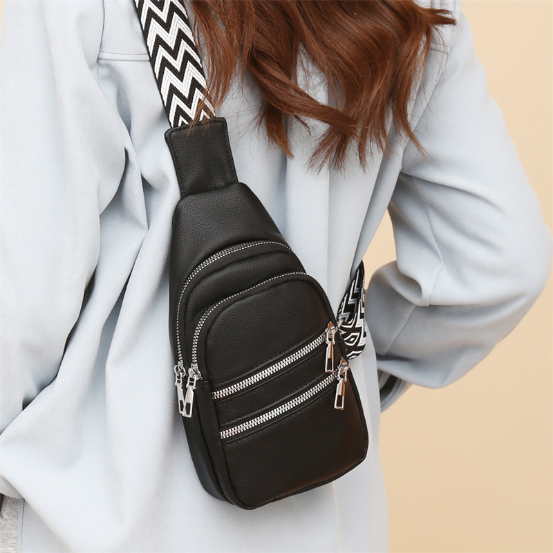 PU kožna crossbody torba sa širokim remenom, višestruki pretinci, zatvarač, unutarnji džep za telefon