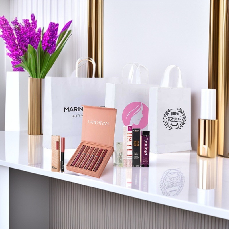 Genți de cadouri INS stil, cu embosare, acoperire UV și ștampilare la cald, carton alb, dimensiuni personalizabile, imprimare a logo-ului