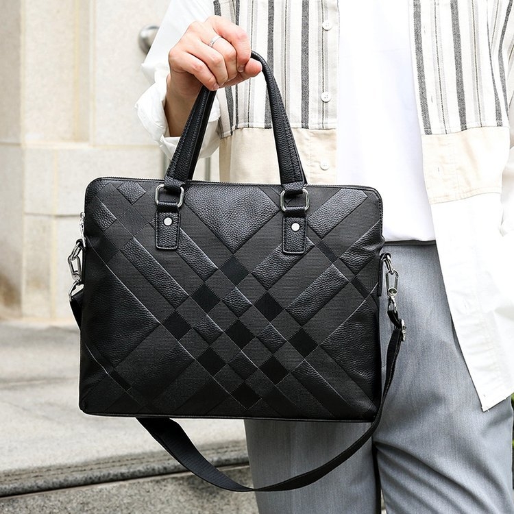 Geantă de mână pentru bărbați din piele naturală - model carouri (Formă orizontală pătrată; Închidere cu fermoar; Compatibil cu laptop de 14 inchi; Capacitate 20–35 L)