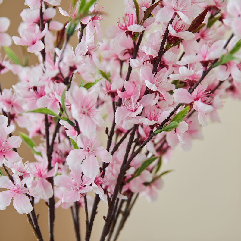 Κλαδί τεχνητών ανθών ροδακινιάς για διακόσμηση σαλονιού και γάμων | Warm Tree Flower Art; Υλικό: πλαστικό και μεταξωτά λουλούδια; Διαδικασία: έγχυση; Μοντέλο: προσομοίωση ανθού ροδακινιάς; Χρήση: γάμος, φωτογράφηση, διακόσμηση κατοικίας