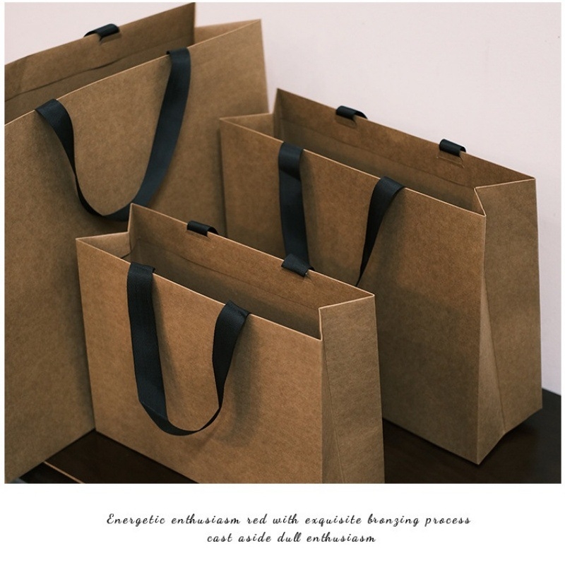 Sac de cadouri din Kraft pentru haine, finisaj embosat și imprimare cu logo