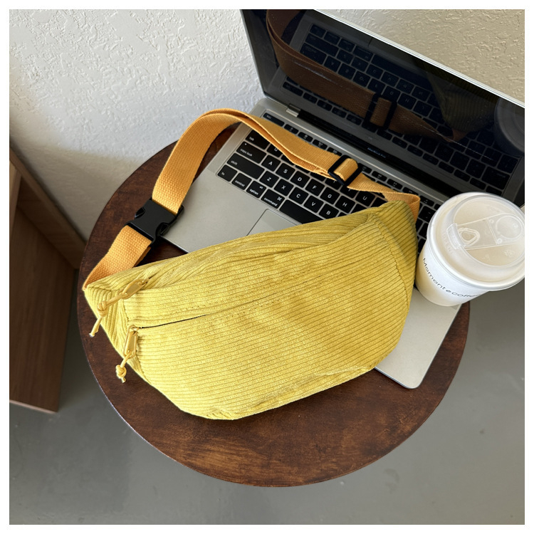 Corduroy ženska crossbody torbica, urbanistički minimalistički stil, zatvarač, poliester podstava, džep za telefon