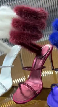 Стилетни сандали със зайче козина и змийски кристални украски за сватба и булчински обувки, горна част от коприна, вътрешна и подметка от естествена кожа, висок ток над 8 см, заострен ток