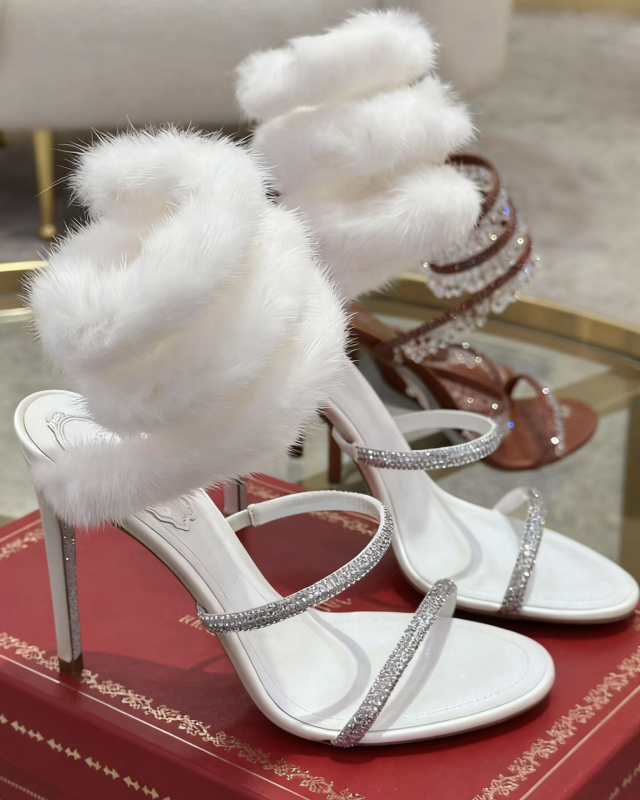 Стилетни сандали със зайче козина и змийски кристални украски за сватба и булчински обувки, горна част от коприна, вътрешна и подметка от естествена кожа, висок ток над 8 см, заострен ток