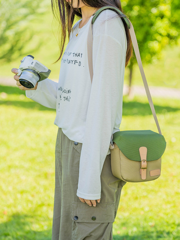 Bezdogles kameros krepšys | Drobės pečių krepšys, universalus, tinka Sony ZV-E10 II, Canon R50, Nikon Z30, Fuji XT50 – minimalistinis prabangus stilius