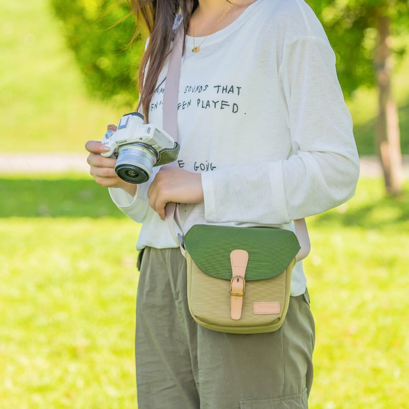 Bezdogles kameros krepšys | Drobės pečių krepšys, universalus, tinka Sony ZV-E10 II, Canon R50, Nikon Z30, Fuji XT50 – minimalistinis prabangus stilius