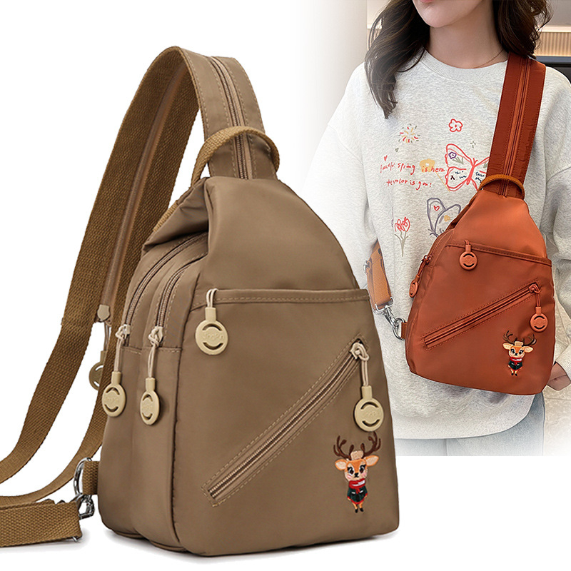 Crossbody torba, gradski stil, platnena materija, uspravni kvadratni oblik, zatvaranje na zip, skriveni džep sa zipom