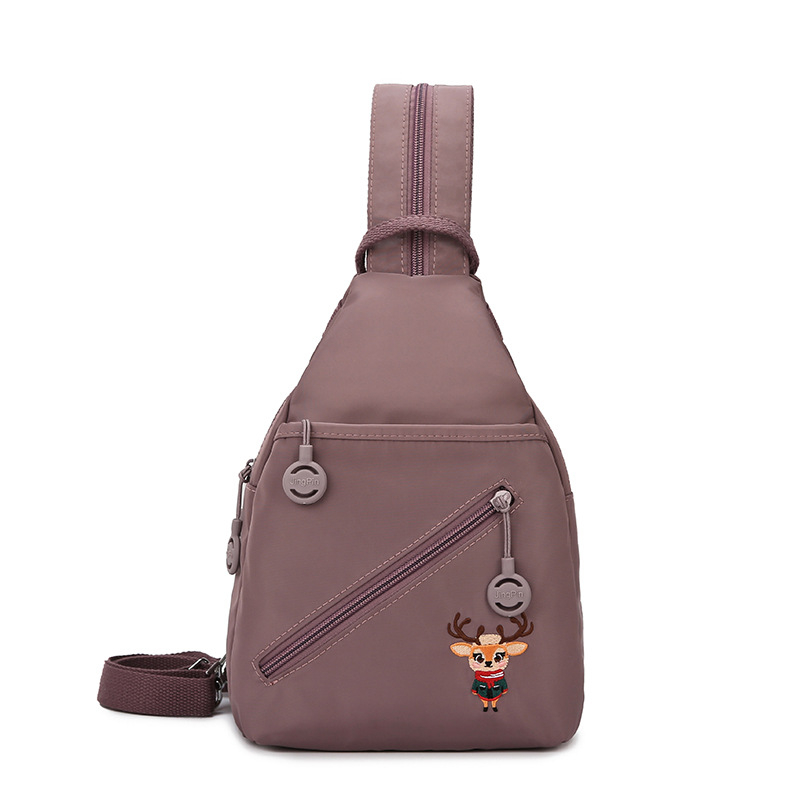 Crossbody torba, gradski stil, platnena materija, uspravni kvadratni oblik, zatvaranje na zip, skriveni džep sa zipom
