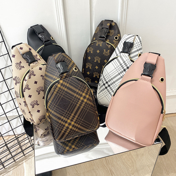 Ženska PU chest bag s tiskom slova i geometrijskim kvadratnim uzorkom, 3D konstrukcija, zatvarač, pretinci za telefon i dokumente, proljeće 2022