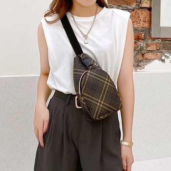 Ženska PU chest bag s tiskom slova i geometrijskim kvadratnim uzorkom, 3D konstrukcija, zatvarač, pretinci za telefon i dokumente, proljeće 2022