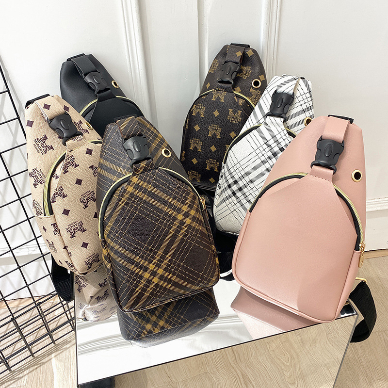 Ženska PU chest bag s tiskom slova i geometrijskim kvadratnim uzorkom, 3D konstrukcija, zatvarač, pretinci za telefon i dokumente, proljeće 2022