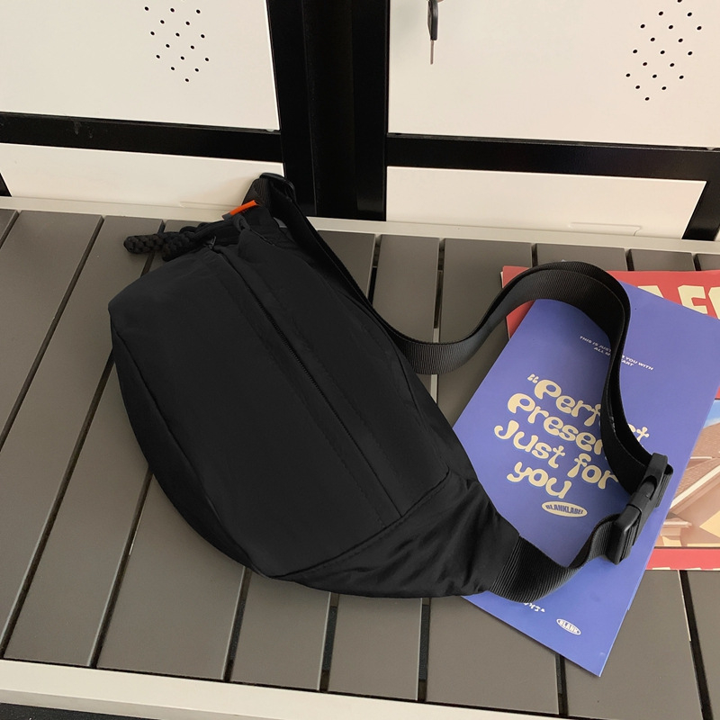 Crossbody torba velikog kapaciteta, uličnog stila, najlon materijal, zatvarač, unutarnja organizacija: džep za mobitel i laminirani džep na zatvarač, za svakodnevnu upotrebu