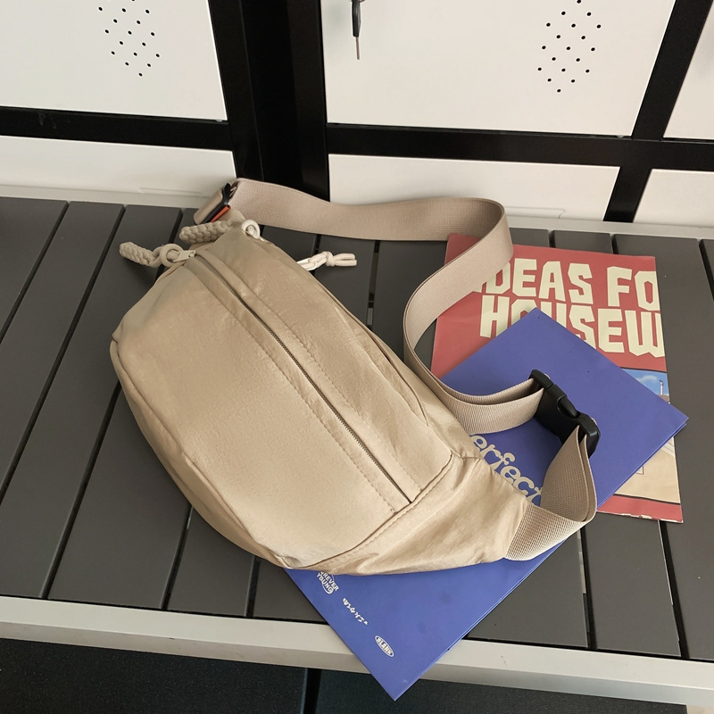 Crossbody torba velikog kapaciteta, uličnog stila, najlon materijal, zatvarač, unutarnja organizacija: džep za mobitel i laminirani džep na zatvarač, za svakodnevnu upotrebu