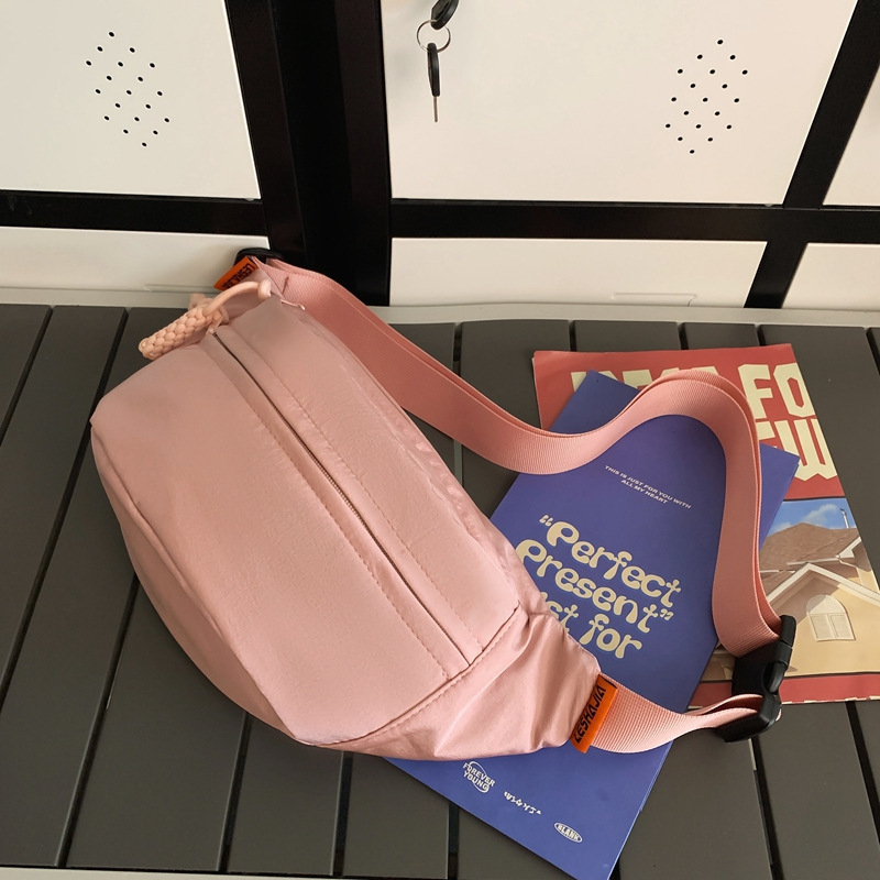 Crossbody torba velikog kapaciteta, uličnog stila, najlon materijal, zatvarač, unutarnja organizacija: džep za mobitel i laminirani džep na zatvarač, za svakodnevnu upotrebu