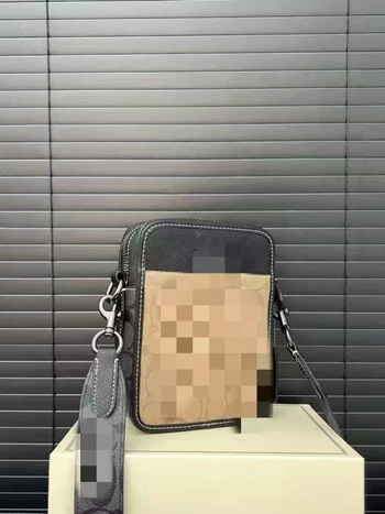 Geantă crossbody pentru bărbați — stil street fashion, material PVC, rezistență la uzură, model litere, căptușeală poliester