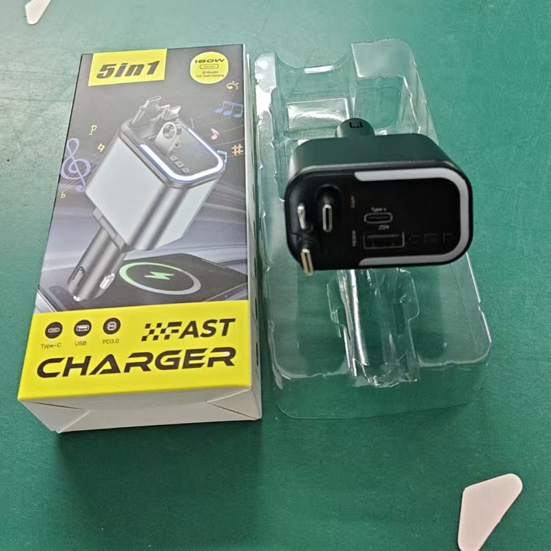 Auto MP3 player s FM prijemnikom, visoko snaga USB punjenja, napajanje 12–24V, USB sučelje, monokromatski zaslon