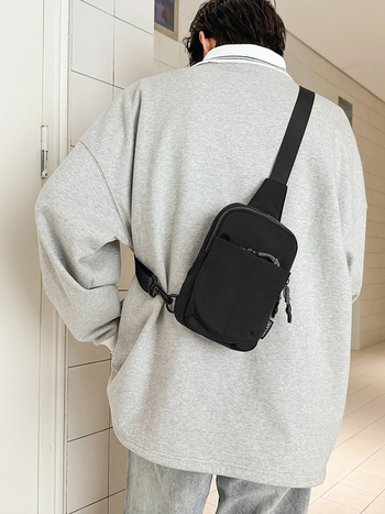 Crossbody torba, najlon materijal, zatvaranje zipom, džep za mobitel, marka KAMUANG