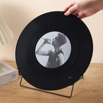 Suport metal pentru tabletă de birou – model 1135; compatibil cu iPad și iPad mini (2/3/4); greutate 135 g; personalizat conform desenelor