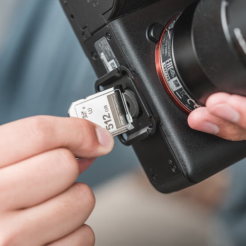 PGYTECH SD Word Wrench Keychain — alat za kameru s brzim otpuštanjem, izrađen od titan čelika