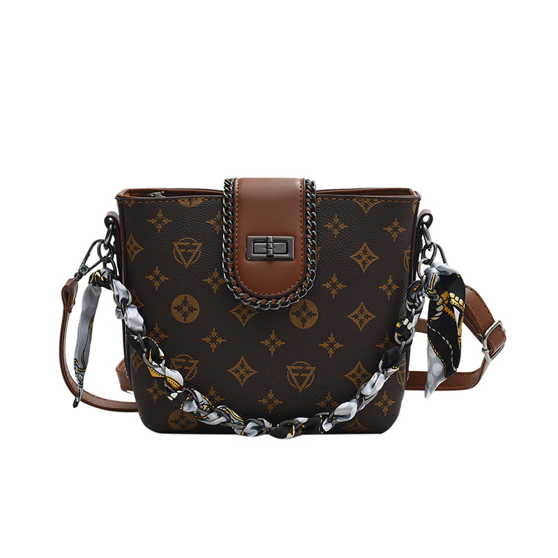 Geantă bucket din PU, formă verticală pătrată, închidere cu fermoar, căptușeală din poliester, o singură curea de umăr.