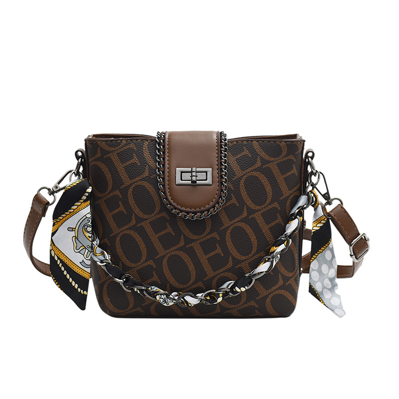 Geantă bucket din PU, formă verticală pătrată, închidere cu fermoar, căptușeală din poliester, o singură curea de umăr.