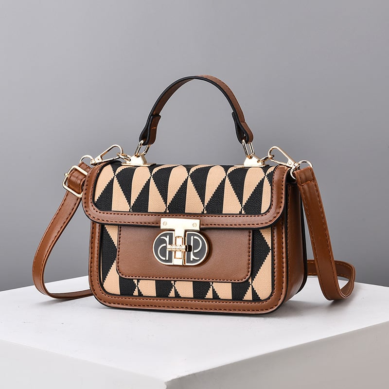 PU keresztbody táska — négyszögletes, vízszintes formájú, csattal záródó, belső réteg