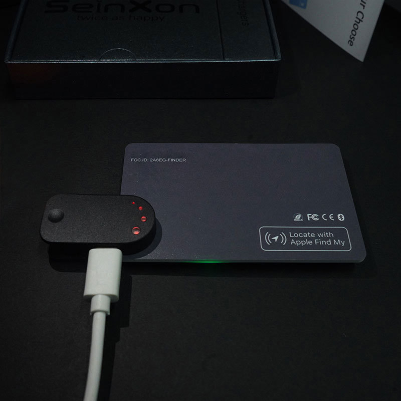 Together AL001 Card Anti-Lost Device pentru iOS (iOS14.5+), baterie 100 mAh, rază 60–100 m, greutate 11 g, interfață personalizabilă și imprimare logo
