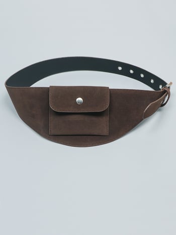 Utcai stílusú deréktáska széles pánttal — PU anyag, kapucsukásos zárás, őszi 2025