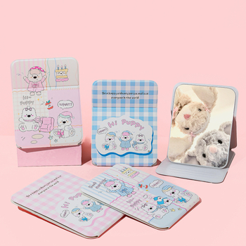 Összecsukható asztali sminktükör aranyos rajzolt kiskutyás dizájnnal (keret: PU/PS/PVC; lencse: üveg; testreszabás elérhető; logó nyomtatás lehetséges; ideális ajándék, esküvők, születésnapok vagy költöztetés esetén)