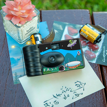 Cameră foto de unică folosință, ilustrată, 'Let's Go to the Sky Eye', 18 expuneri, corp ABS, stocare film, rezoluție 3500 pixeli