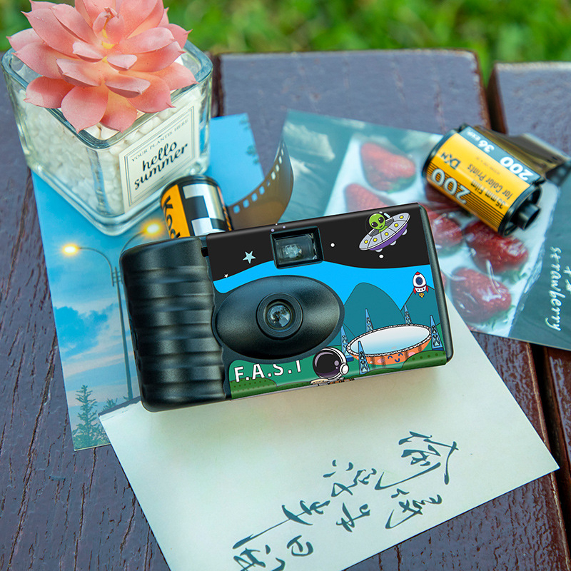 Cameră foto de unică folosință, ilustrată, 'Let's Go to the Sky Eye', 18 expuneri, corp ABS, stocare film, rezoluție 3500 pixeli