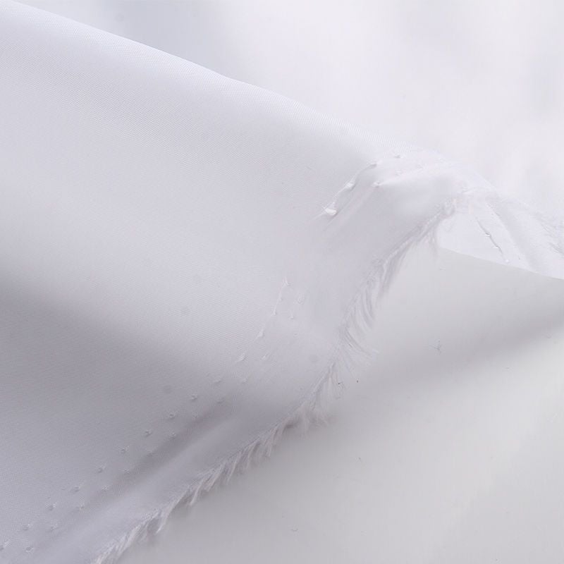 Poliesterinis baltas fono studijinei fotografijai – permatomas audinio fonas su drugelių motyvu