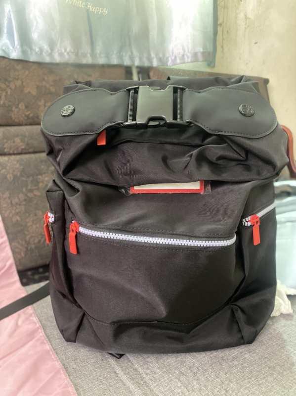 Unisex ruksak za outdoor, vodootporan Oxford materijal, pogodan za 14-inčni laptop, kapacitet ispod 20 litara.