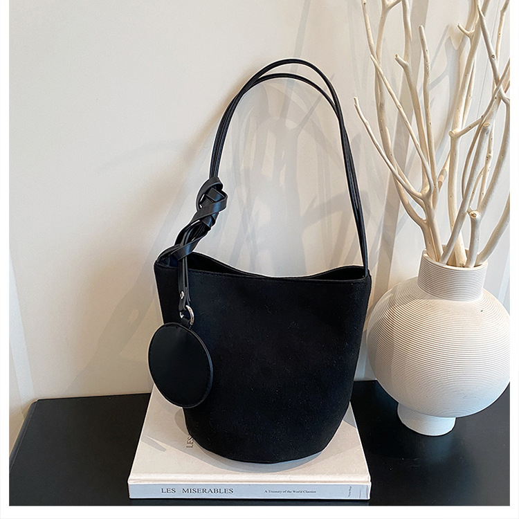 Ženska PU bucket bag, oblik košare, magnetsko zatvaranje, podstava od poliestera, jedna naramenica (Ljeto 2025)
