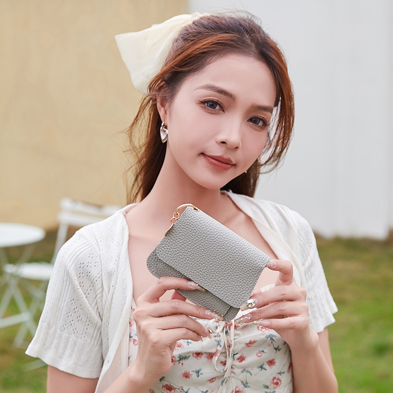 Mini portofel pliabil pentru monede și carduri, închidere magnetică, PU piele, stil urban minimalist, formă orizontală pătrată, buzunar pentru ID