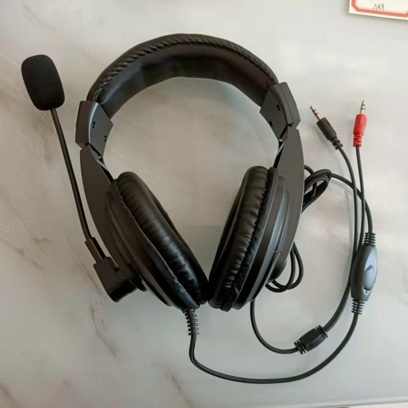 Drôtové slúchadlá s mikrofónom pre PC – 3,5 mm konektor, 32 Ω impedance, frekvenčný rozsah 38–40 Hz, kábel 1,5 m