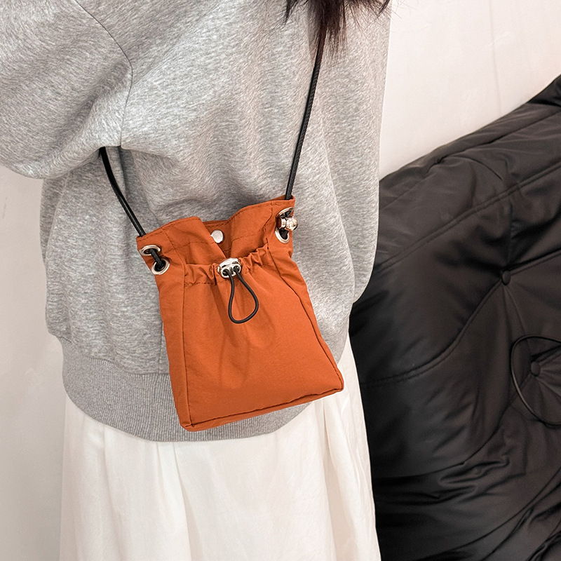 Nylonová crossbody taška na telefón, mestský jednoduchý štýl, zapínanie šnúrkou, zvislý štvorcový tvar, vnútorná kapsa na telefón