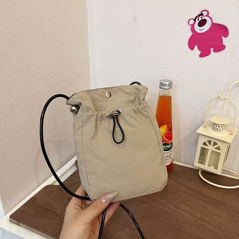 Nylonová crossbody taška na telefón, mestský jednoduchý štýl, zapínanie šnúrkou, zvislý štvorcový tvar, vnútorná kapsa na telefón