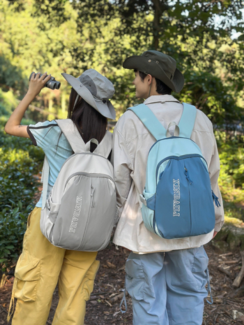 Batoh - unisex, nylon, objem 20–35 l, vhodný pre 15-palcový notebook