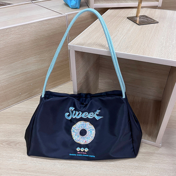 Dámska taška cez rameno s anime motívom, nylonový materiál, vodoodolná, objem 20–35 l