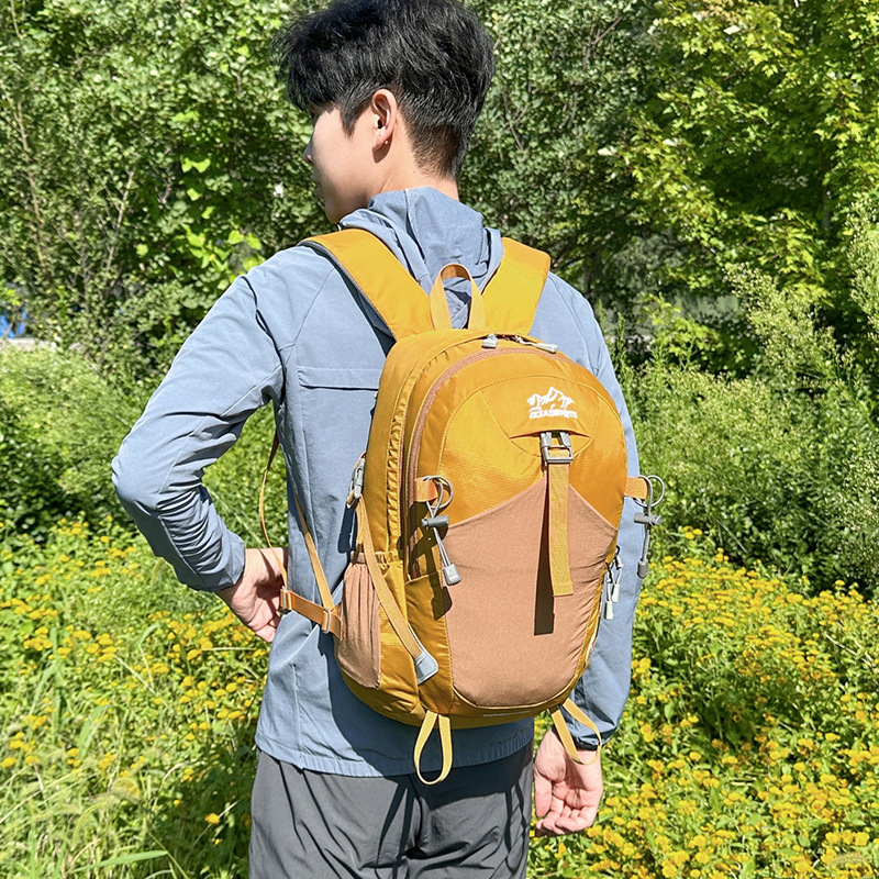 Nine o'clock ruksak za planinarenje – najlon, unisex, prozračan, podstava od poliestera, sustav zračnih jastučića na naramenicama, za outdoor aktivnosti, jesen 2024